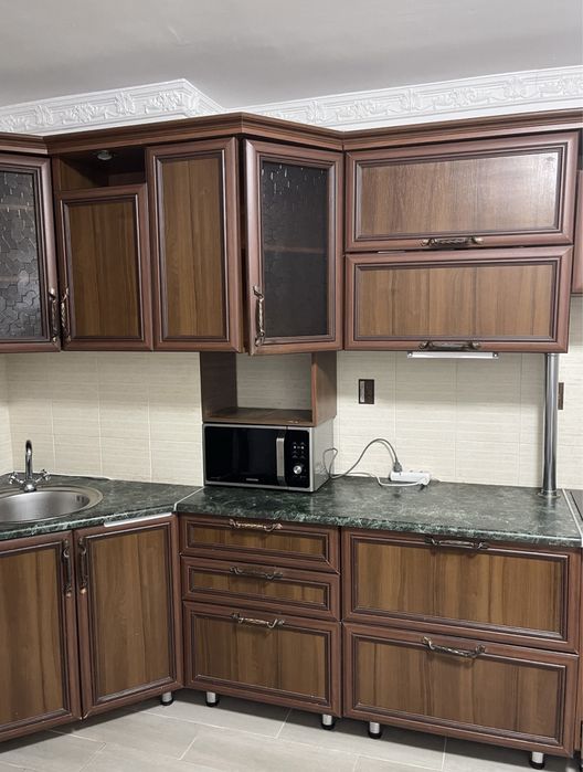 Продается Кухонный гарнитур качественный