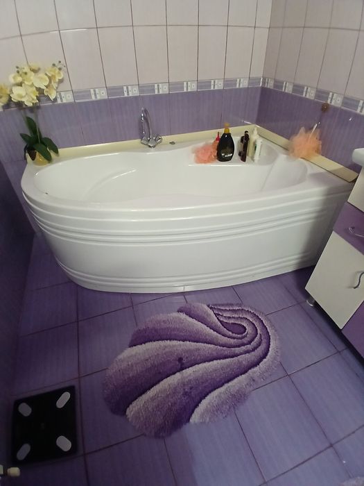 Vând vana din fibra de sticla 1,67>1m în stare ffff bună cu scurgere a