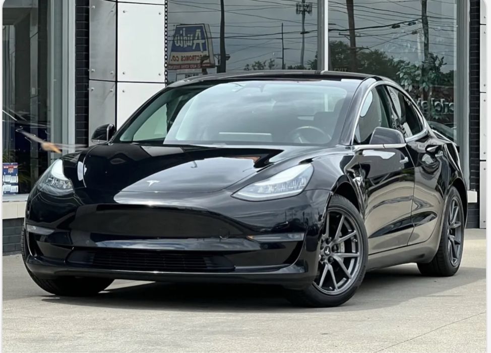 Inchiriere Tesla model 3 Long Range, Kia Niro Hibrid , Renault Megane