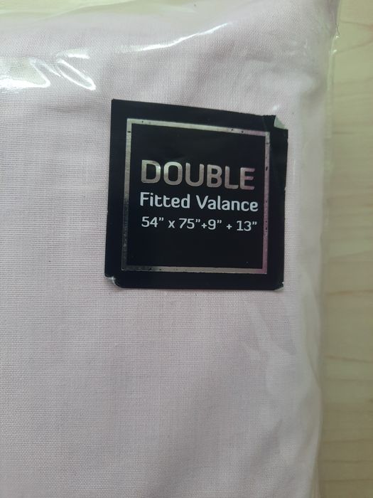 Единичен чаршаф С падащи къдрици