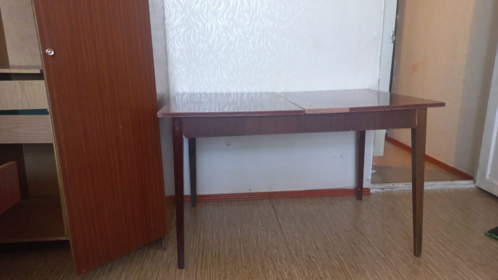 Продаётся шифонер с тумбочкой и стол