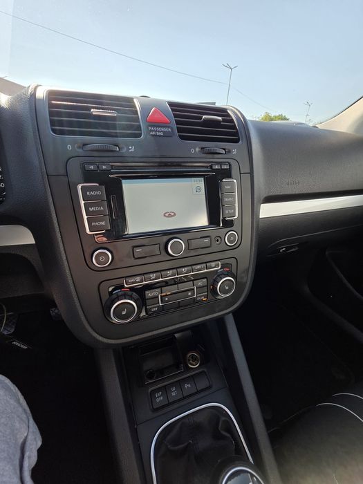 Volkswagen Jetta - An 2010 - 1.4 TSI 122Cp E5 - Clima * Navi * Pilot Aut * Senzori