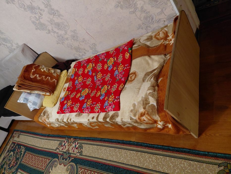 Кроват деревяныи