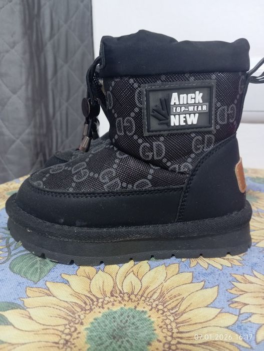 Продам детскую обувь