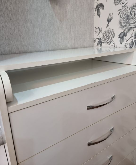 Комод с пеленальным столом.