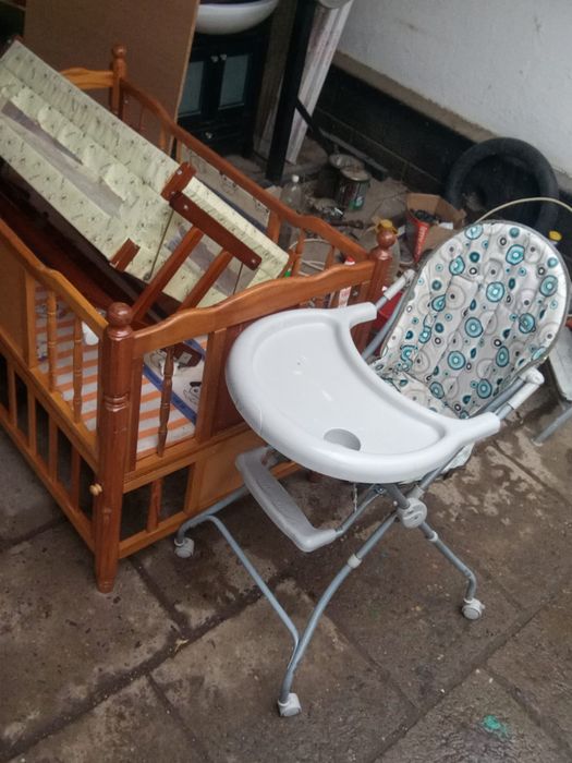 Кроватка и стульчик для ребенка