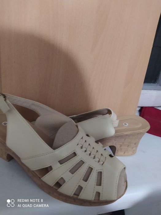 Продам босоножки женские