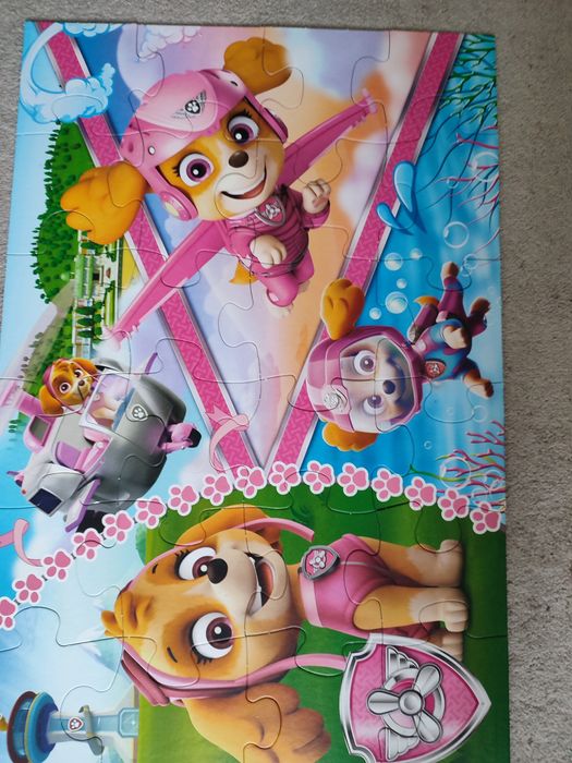 Два пъзела, единия е дървен