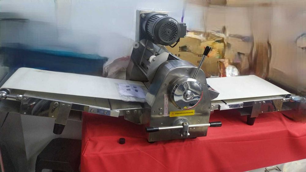 Тестораскаточная машина настольная  SP-400 .