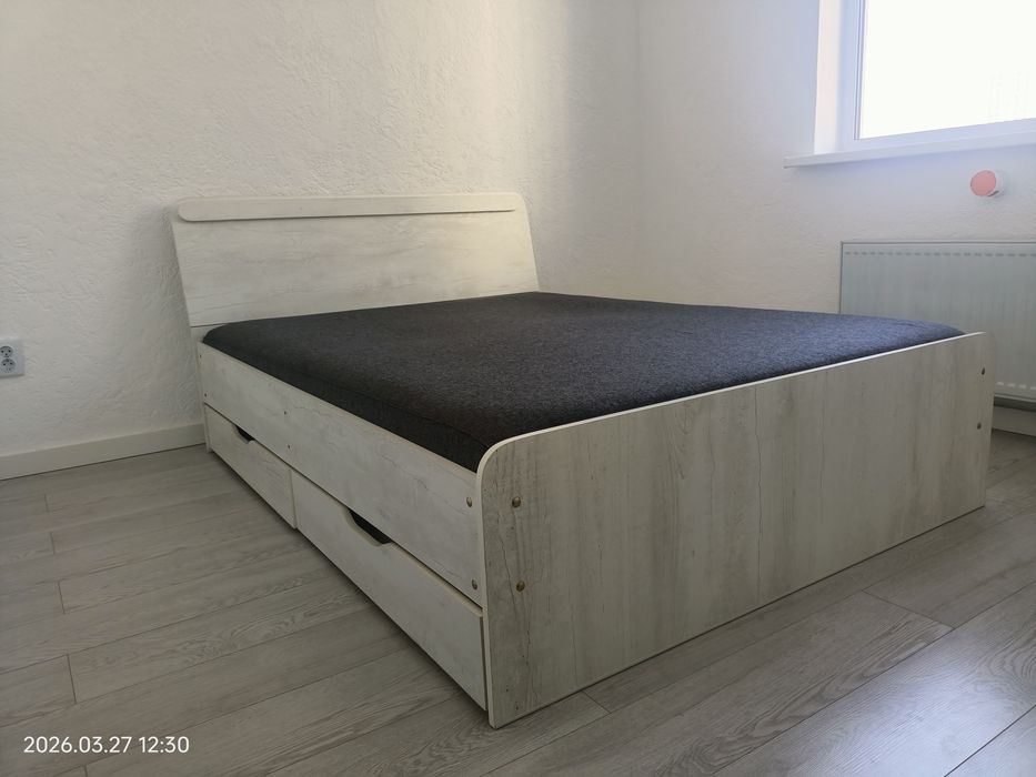 Состояние новой двуспальная кровать