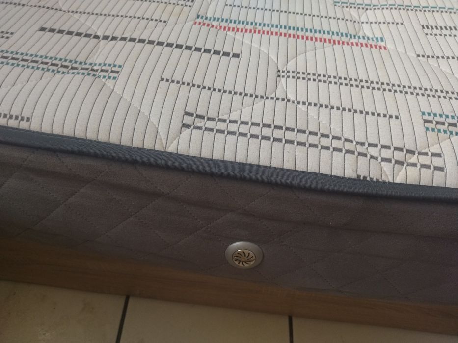 Продавам Спалня 140/200