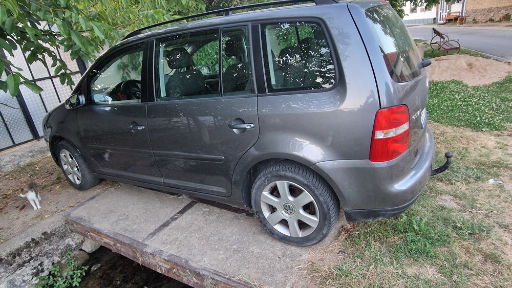 Vand urgent vw touran 2000 euro
