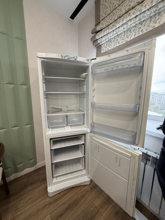 Холодильник indesit
