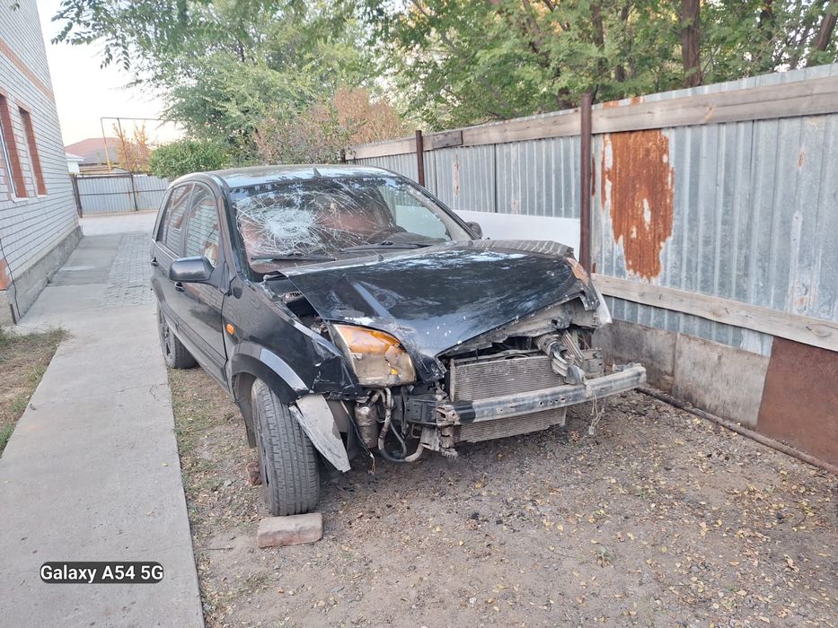 Ford Fusion 2006г. В аварийном состоянии.