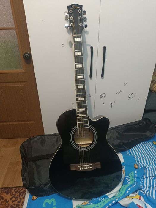 Продам гитару ..