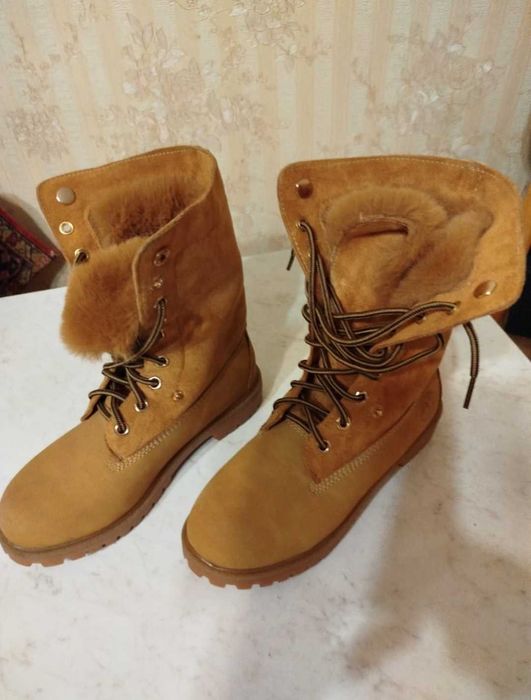 Продам женские зимние ботинки