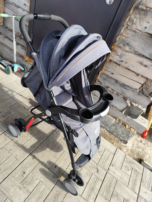 Продам прогулочную коляску