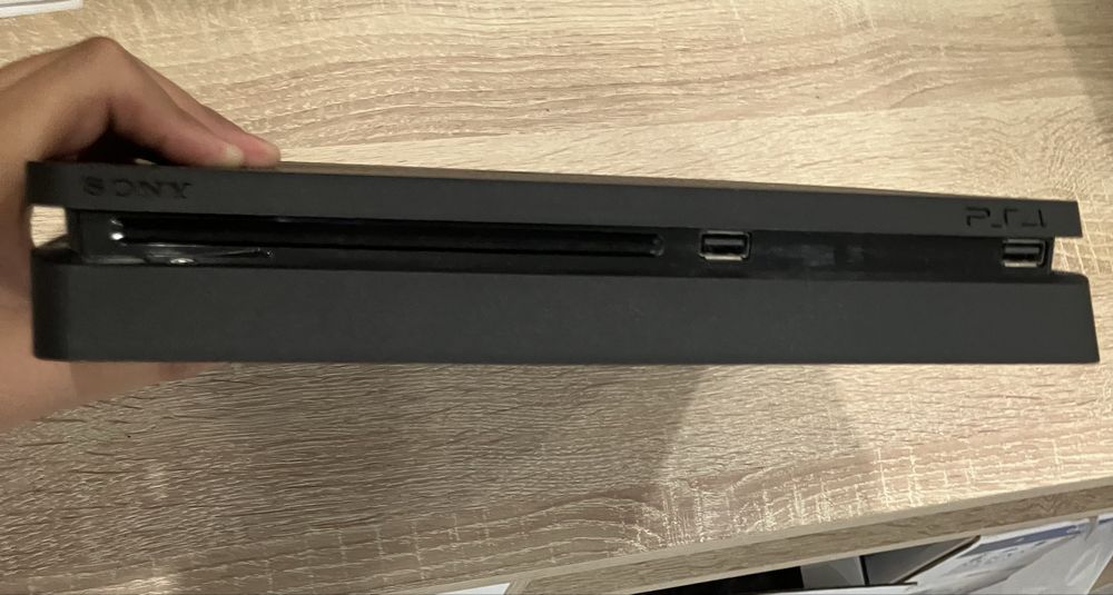 Playstation 4 slim 1 TB