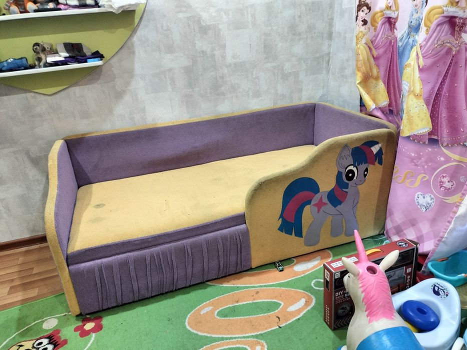 Продам детский диван