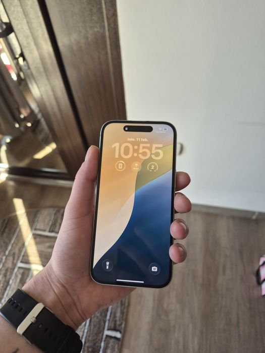 Iphone 15 green , 75 santatate