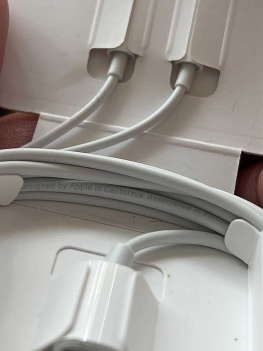 Apple EarPods слушалки тапи с Lightning конектор