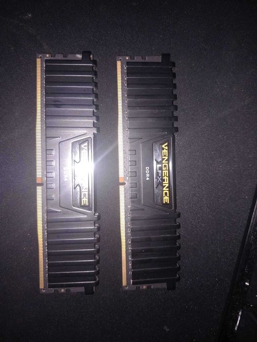 Vand 16gb ram 3200mhz CL16 Corsair Vengeance