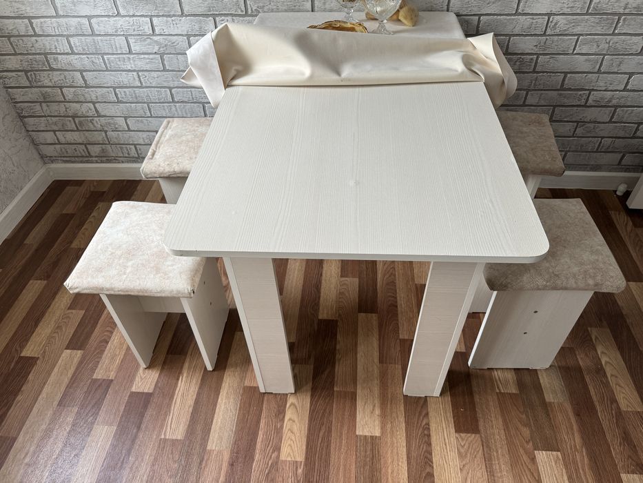 Стол стуля кухонный