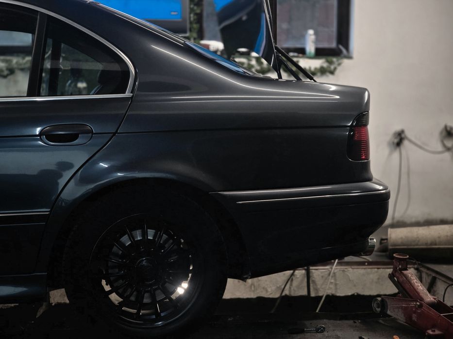 Джати с гуми свалени от e39