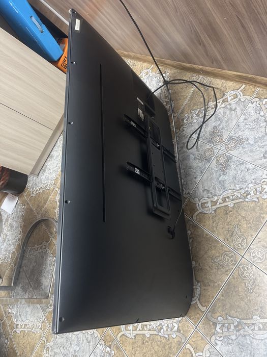 Телевизор LG.