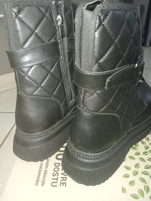 Vând ghete ,noi cu eticheta