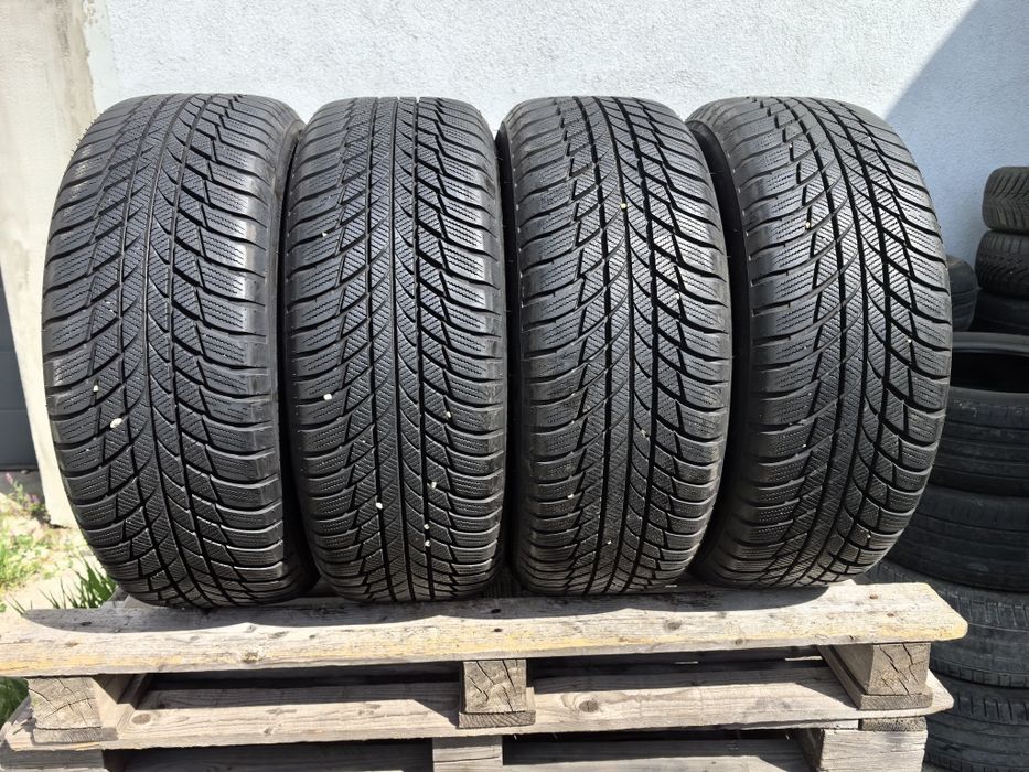 225/55/17 Бриджстоун ДОТ 2018 г - Рън Флат / като нови