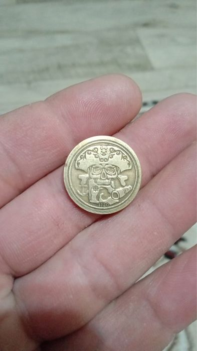 Продаю монету 1720 годовой