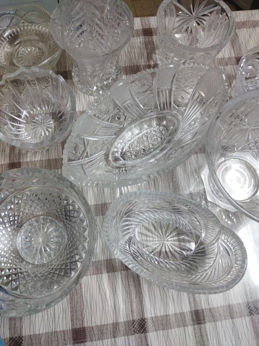 Бокалы, и фужеры.