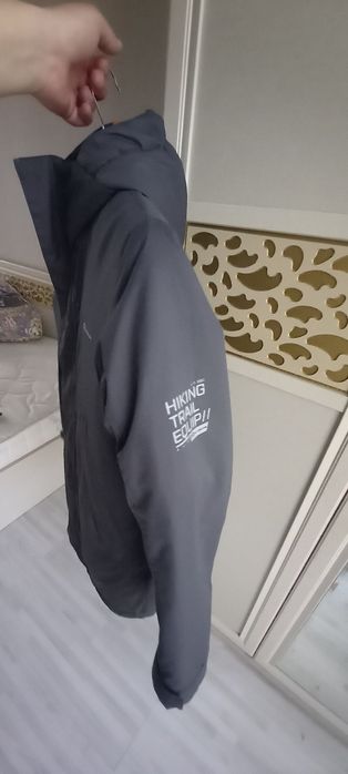 Продается демисизонная куртка.