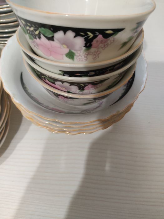 Посуда разная тарелки стаканы