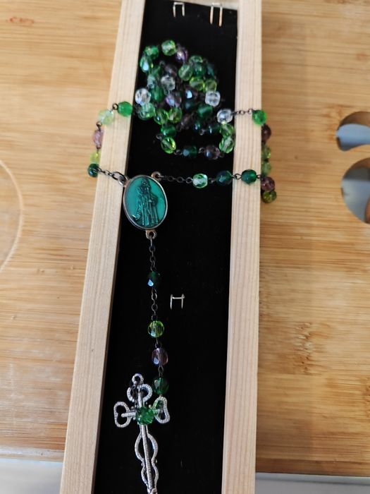 Оригинално украшение, тип броеница, от Саграда Фамилия, Барселона