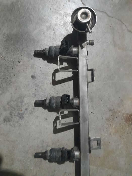 Бензинова рейка за бмв М52В20ТУ