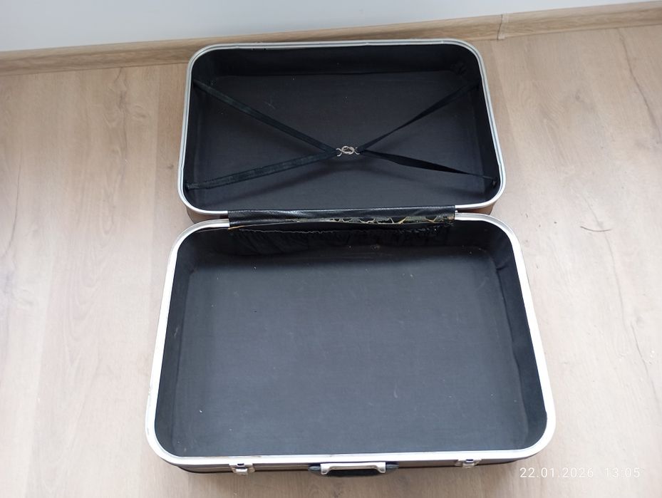 Продавам ретро куфар