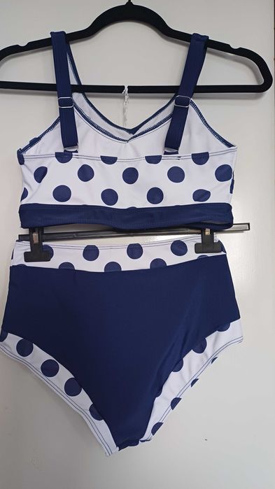 Vand costum baie din 2 piese, model deosebit, masura S, nou