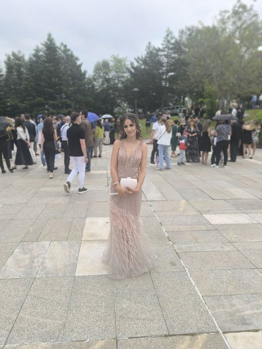 Продавам Бална рокля.