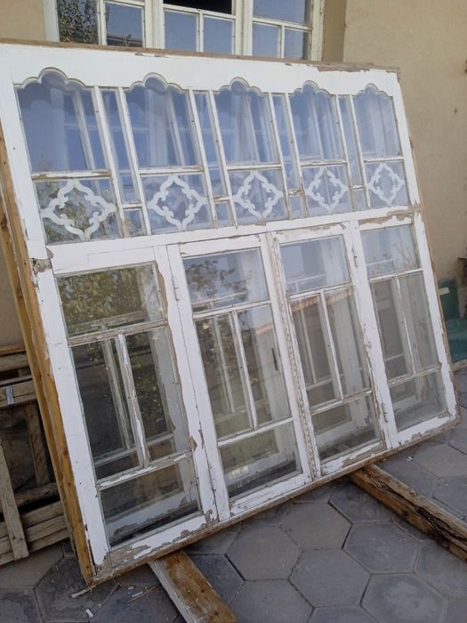 Eshik derezalar sotiladi