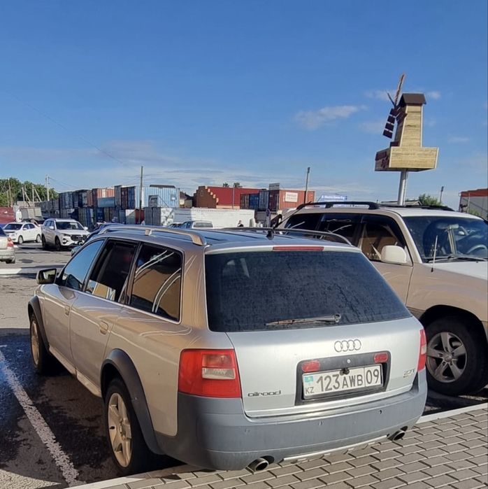 Продаю Ауди (Audi A6)