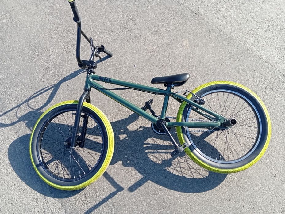 BMX wipe cu roti pe 20 inch