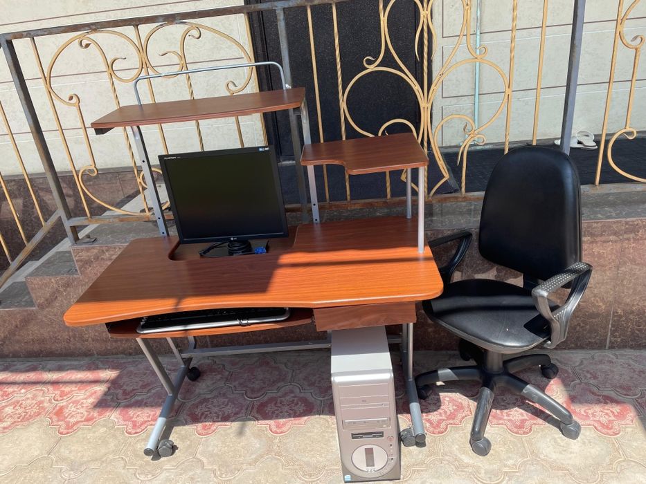 Продам компьютер, стол и кресло