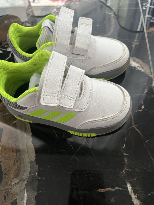 Adidasi adidas marimea 25, talpa interioara 14,5cm