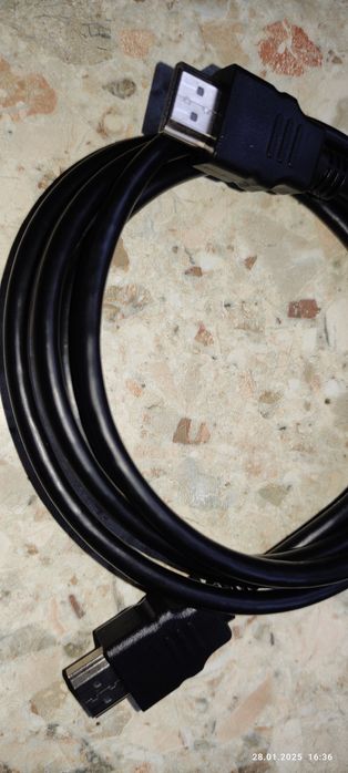 Кабель HDMI и VGA.