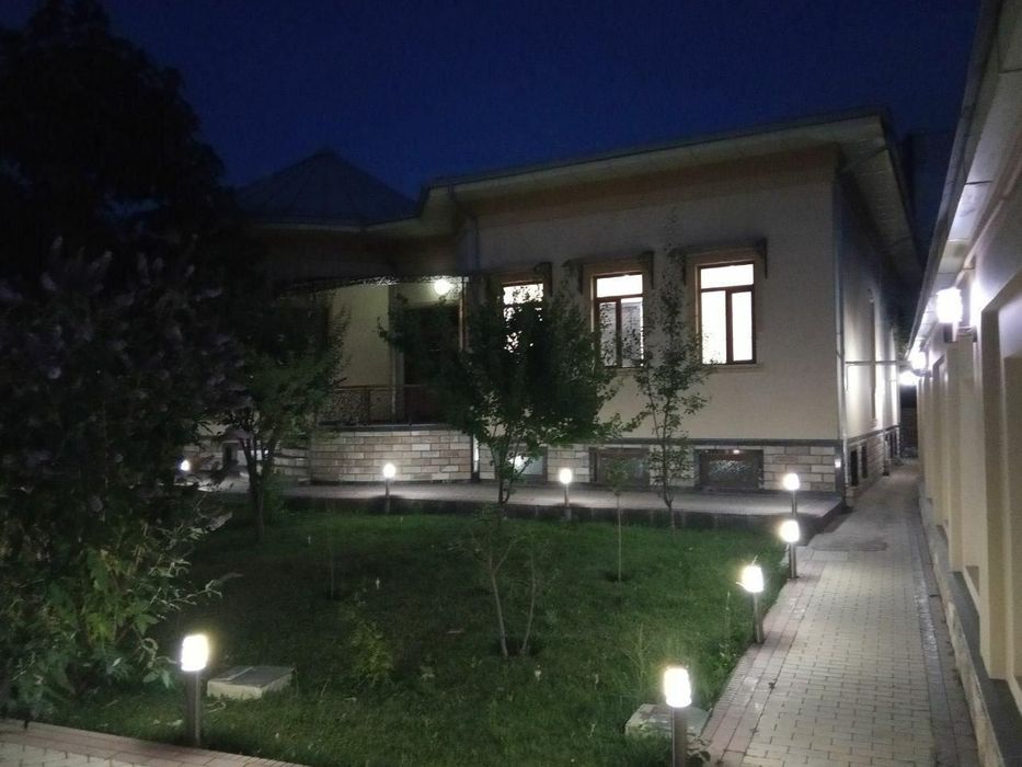 4 Продается Дом 2 уровня. Центр луначарского.  14 соток.
Центр Луначар