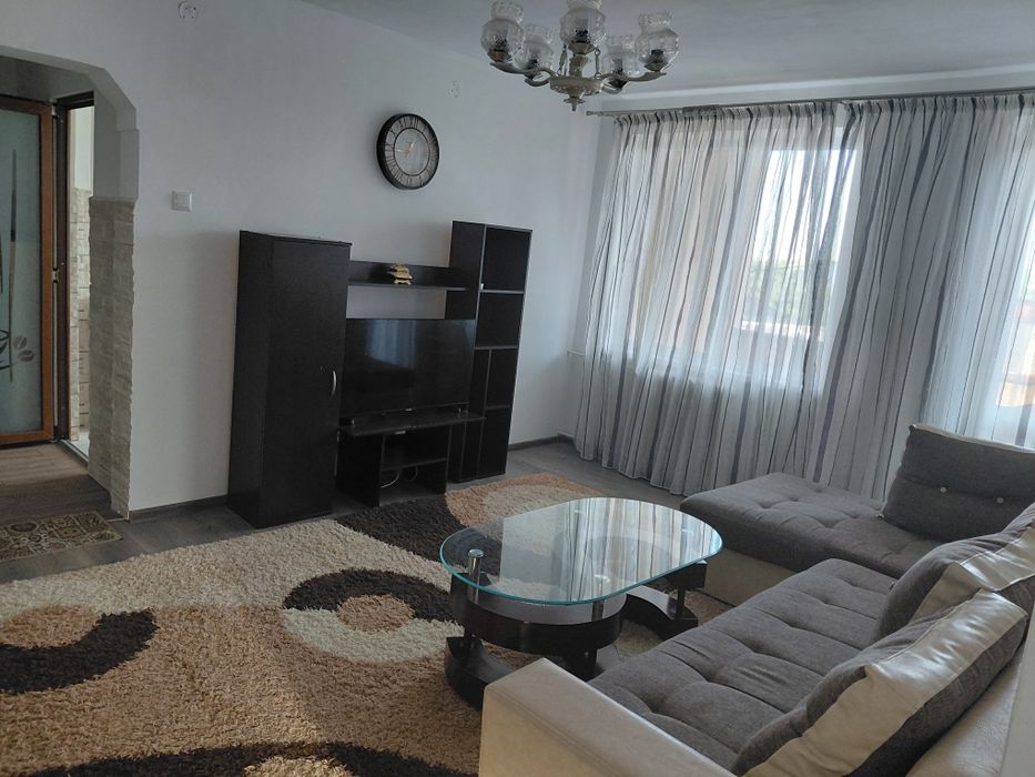 Vand apartament urgent