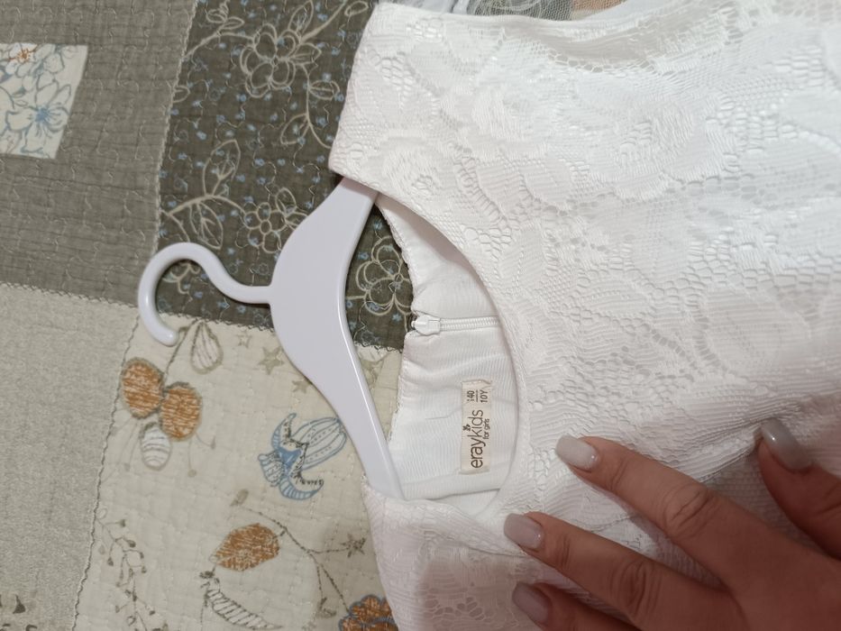 Продам красивые платья  на девочку .