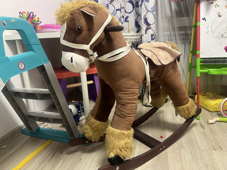 Детские игрушки и кресло